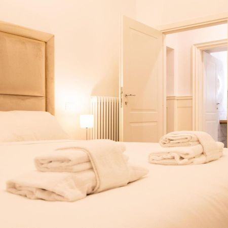 The Best Rent - Elegant Five-Bedrooms Apartment Near Colosseo Rome Bagian luar foto