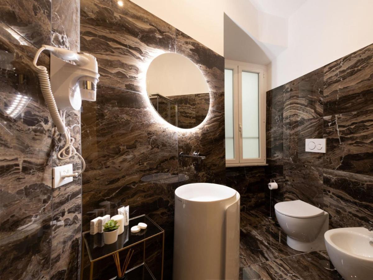 The Best Rent - Elegant Five-Bedrooms Apartment Near Colosseo Rome Bagian luar foto