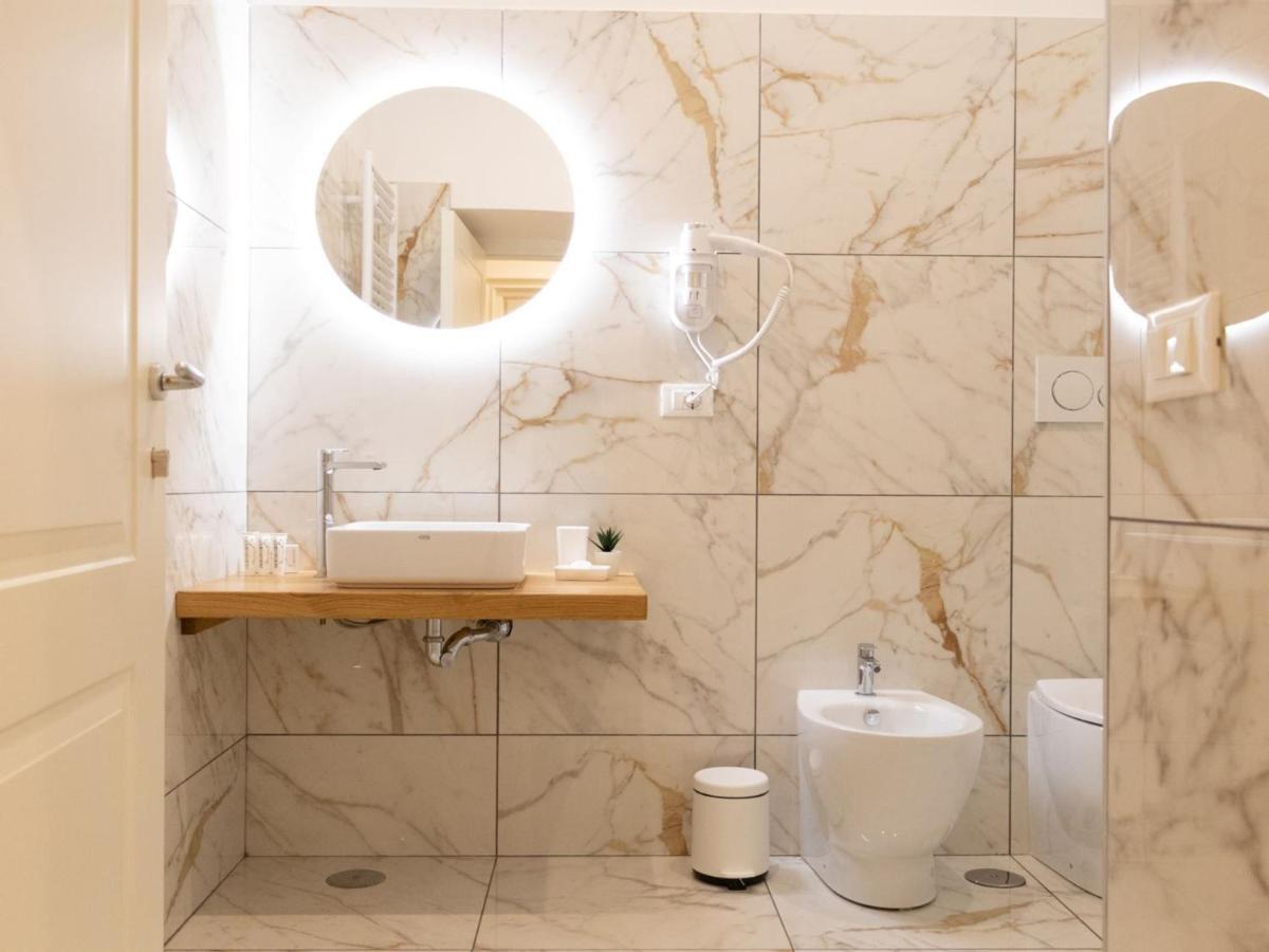 The Best Rent - Elegant Five-Bedrooms Apartment Near Colosseo Rome Bagian luar foto