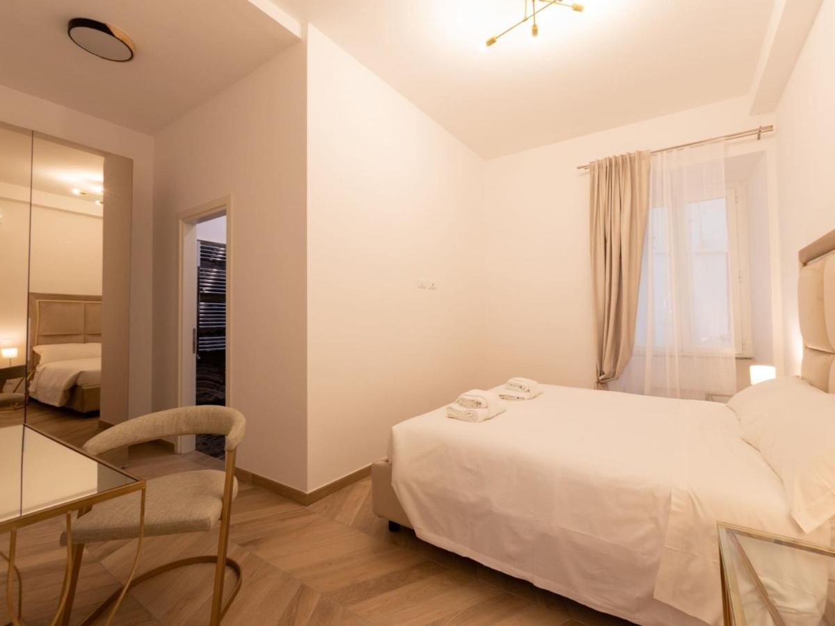 The Best Rent - Elegant Five-Bedrooms Apartment Near Colosseo Rome Bagian luar foto