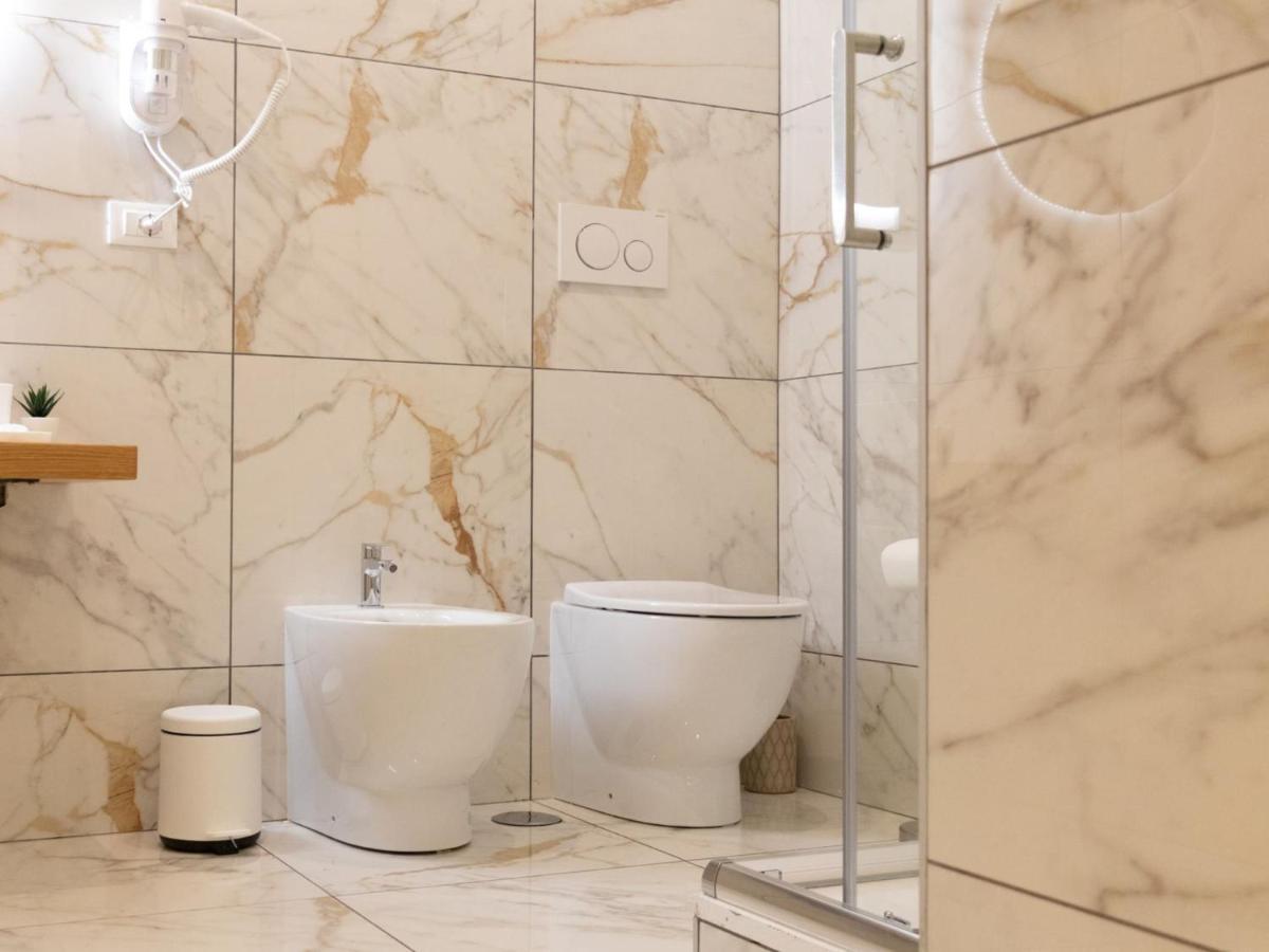 The Best Rent - Elegant Five-Bedrooms Apartment Near Colosseo Rome Bagian luar foto