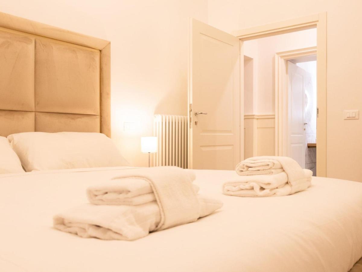 The Best Rent - Elegant Five-Bedrooms Apartment Near Colosseo Rome Bagian luar foto