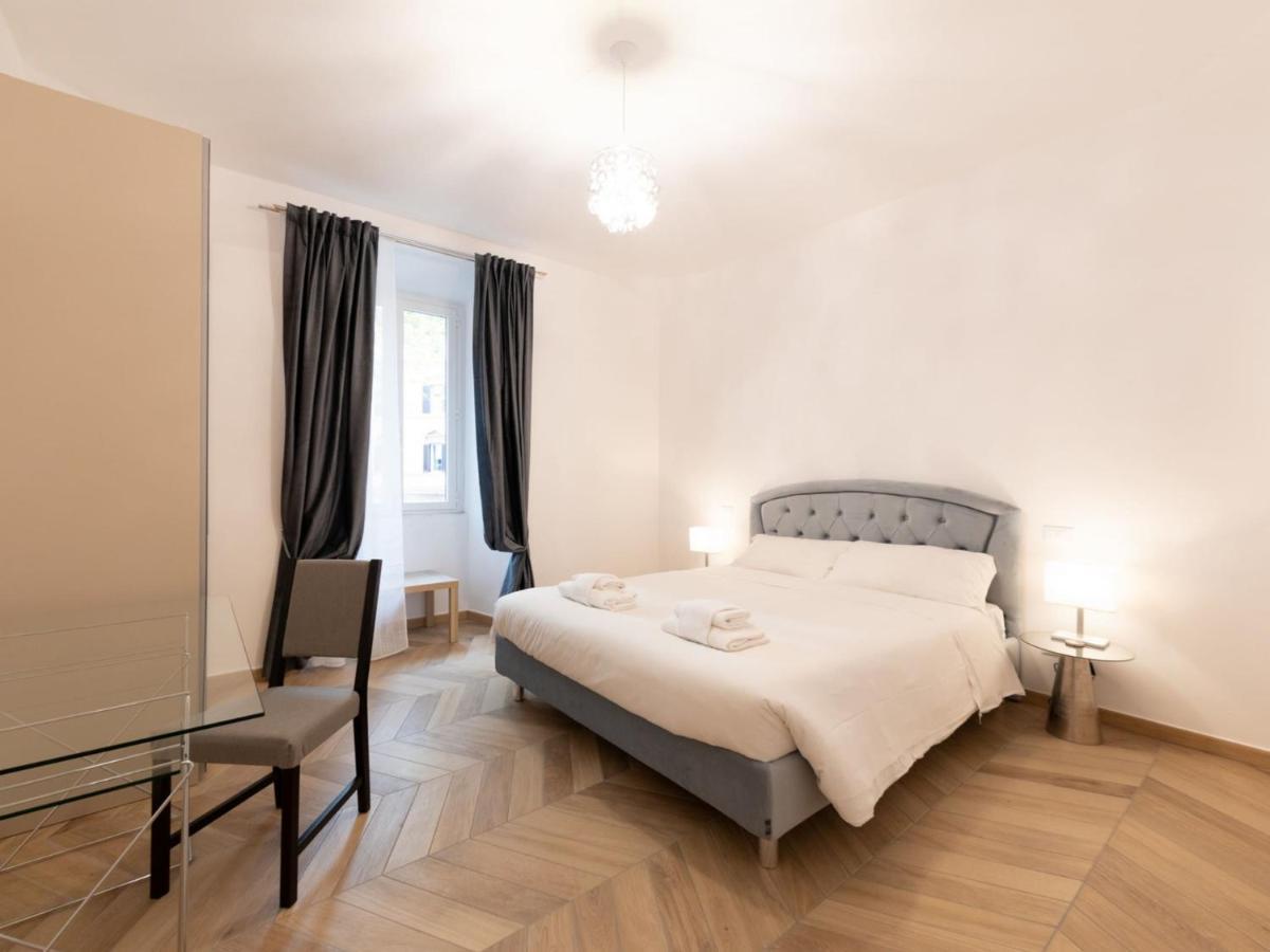The Best Rent - Elegant Five-Bedrooms Apartment Near Colosseo Rome Bagian luar foto