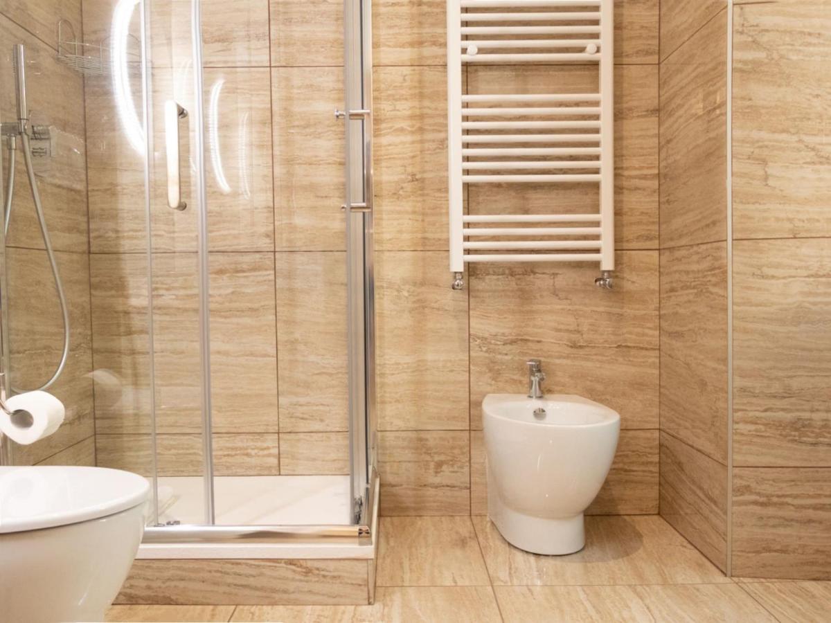 The Best Rent - Elegant Five-Bedrooms Apartment Near Colosseo Rome Bagian luar foto