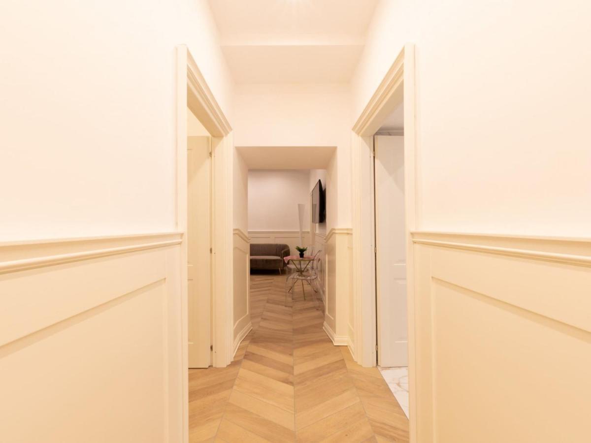 The Best Rent - Elegant Five-Bedrooms Apartment Near Colosseo Rome Bagian luar foto
