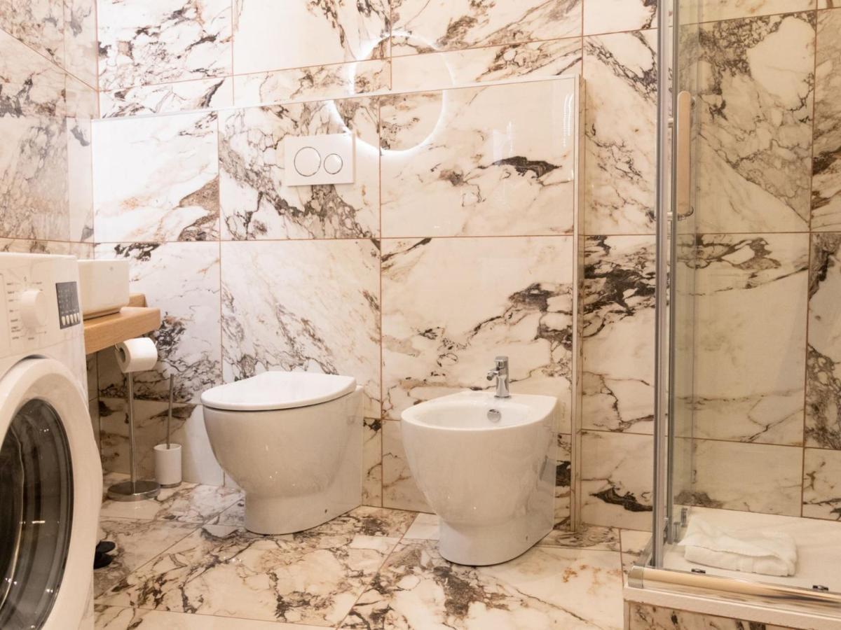 The Best Rent - Elegant Five-Bedrooms Apartment Near Colosseo Rome Bagian luar foto