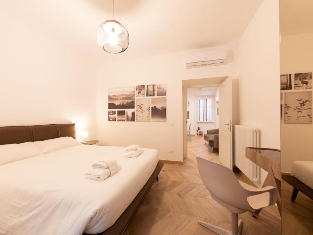 The Best Rent - Elegant Five-Bedrooms Apartment Near Colosseo Rome Bagian luar foto