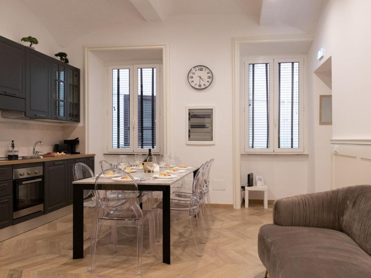 The Best Rent - Elegant Five-Bedrooms Apartment Near Colosseo Rome Bagian luar foto