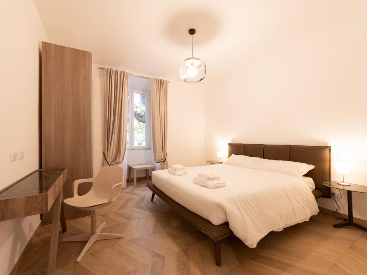 The Best Rent - Elegant Five-Bedrooms Apartment Near Colosseo Rome Bagian luar foto