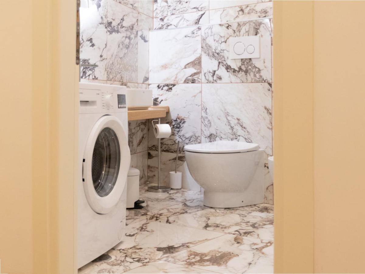 The Best Rent - Elegant Five-Bedrooms Apartment Near Colosseo Rome Bagian luar foto
