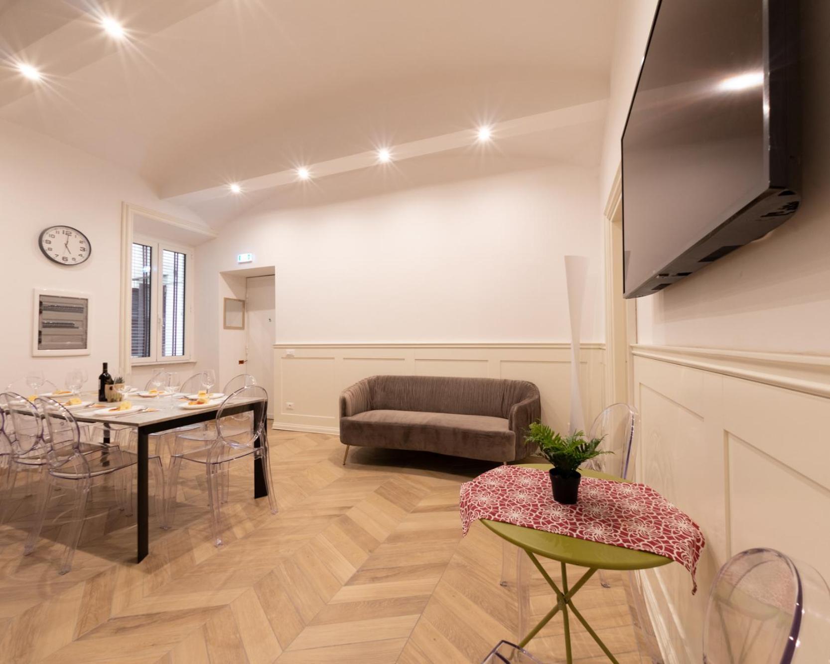 The Best Rent - Elegant Five-Bedrooms Apartment Near Colosseo Rome Bagian luar foto